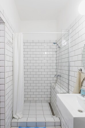 Hair dryer, towels - Avenue Hostel (Budapest)