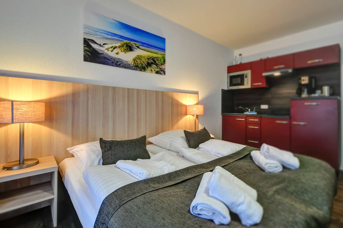 In-room safe, desk, soundproofing, cots/infant beds