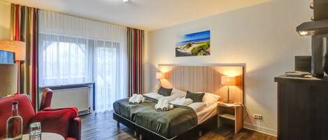 Comfort-Doppelzimmer, 1 Doppelbett, Terrasse | Zimmersafe, Schreibtisch, schallisolierte Zimmer, Babybetten