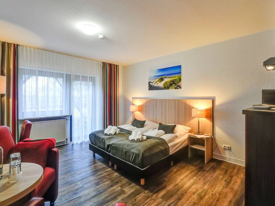 Comfort Double Room, 1 Katil Kelamin (Double), Terrace | Peti besi dalam bilik, meja, kalis bunyi, katil bayi/kot (surcaj)