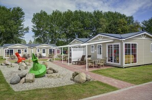Maison mobile Confort, 1 lit double, cuisine | Vue sur le complexe
