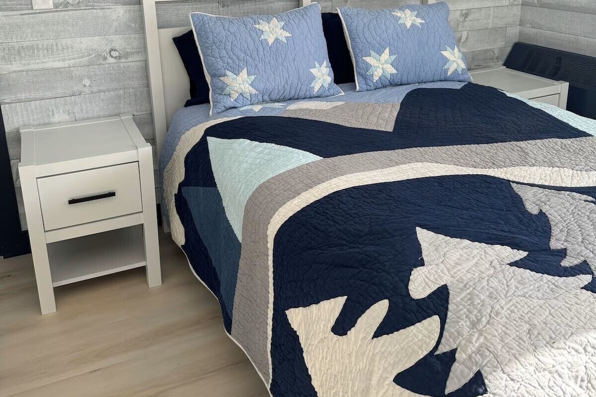 Suite familiar, vista a la montaña | Cortinas blackout, wifi gratis y ropa de cama