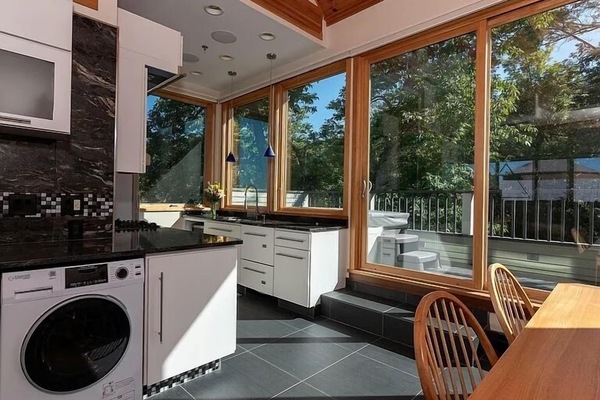 Luxury Condo | Laundry