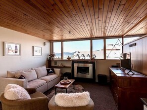 Appartamento Luxury | Soggiorno | Smart TV 40 pollici con canali digitali