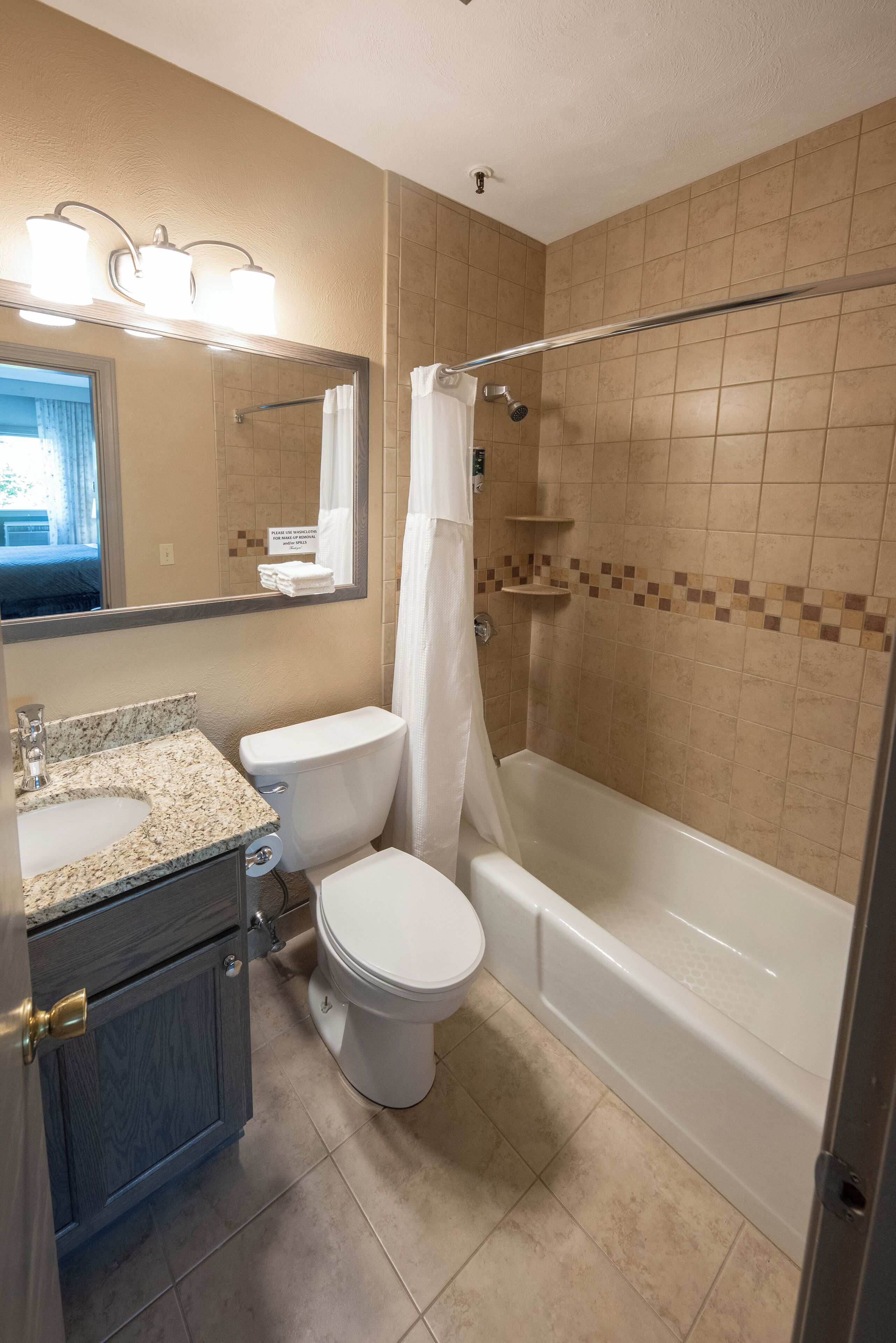 family room | 1 bedroom, blackout curtains, free wifi, bed sheets