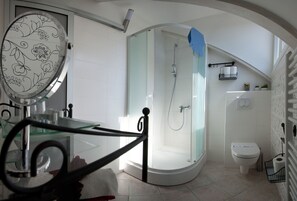 Superior Double or Twin Room (Cherry ) | Bathroom | Shower, free toiletries, towels - Vila Baguc (Split)