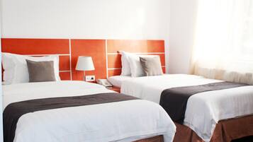 Kamar Twin Standar, 1 kamar tidur | Minibar, brankas, meja kerja, dan setrika/meja setrika