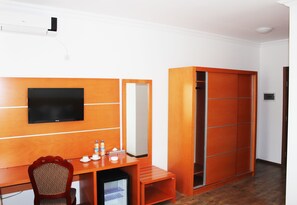 Minibar, in-room safe, desk, iron/ironing board