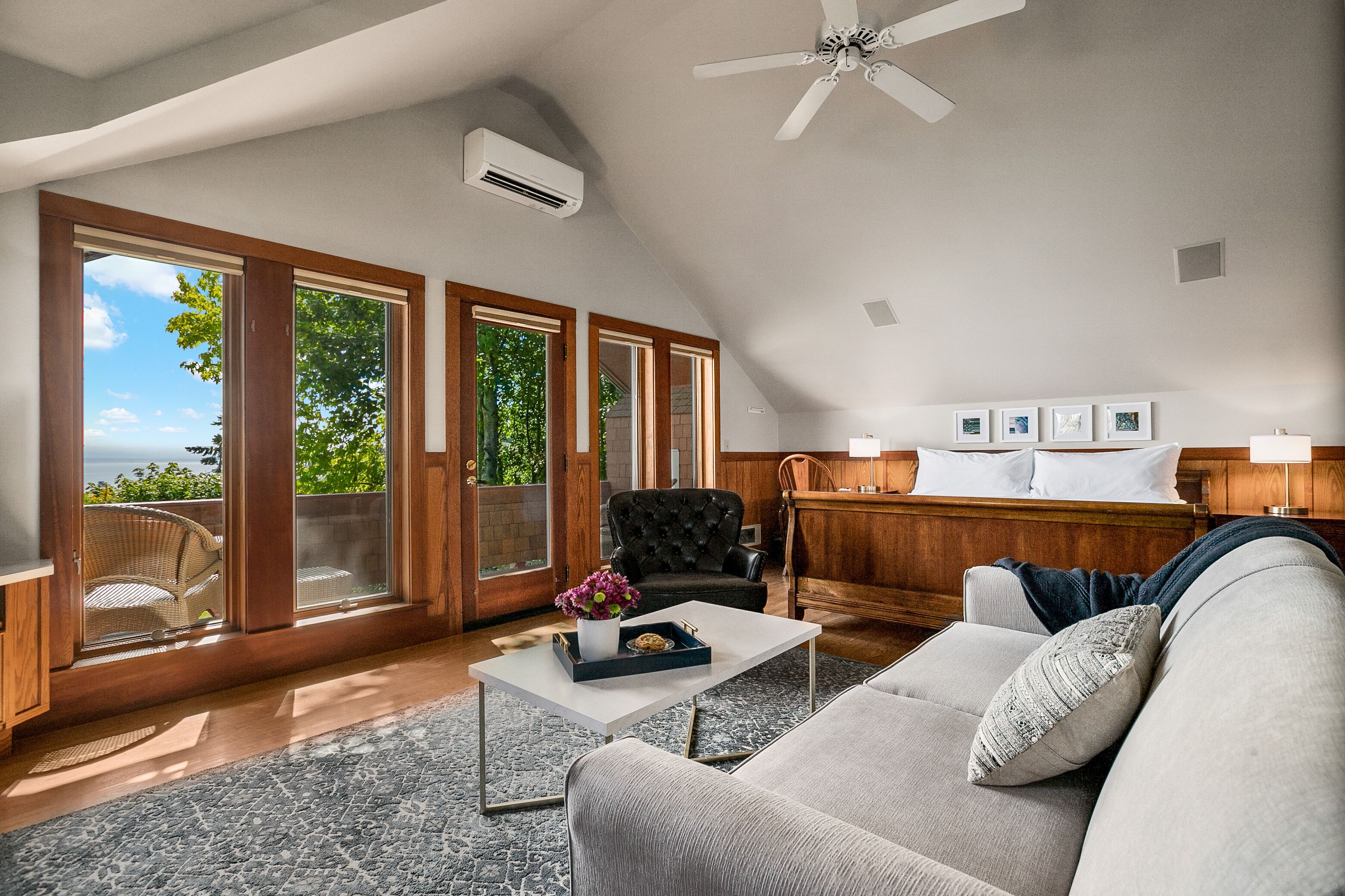 Luxury-Zimmer | Wohnbereich | Flachbildfernseher, Kamin, DVD-Player, Videothek