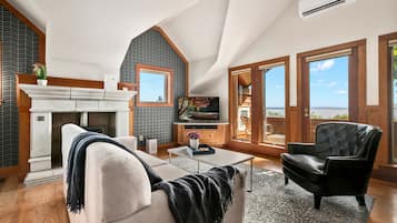 Luxury Room | Living area