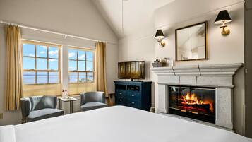 Deluxe Queen w/ Mtn & Sea View | Individually decorated, individually furnished, iron/ironing board