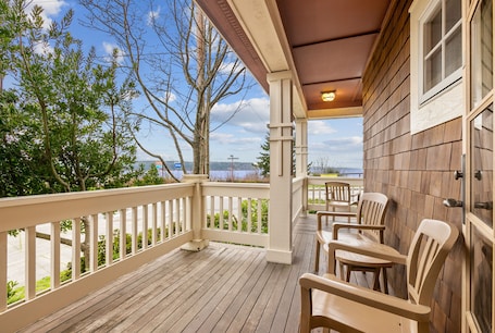 Vista del balcón. Saratoga Inn