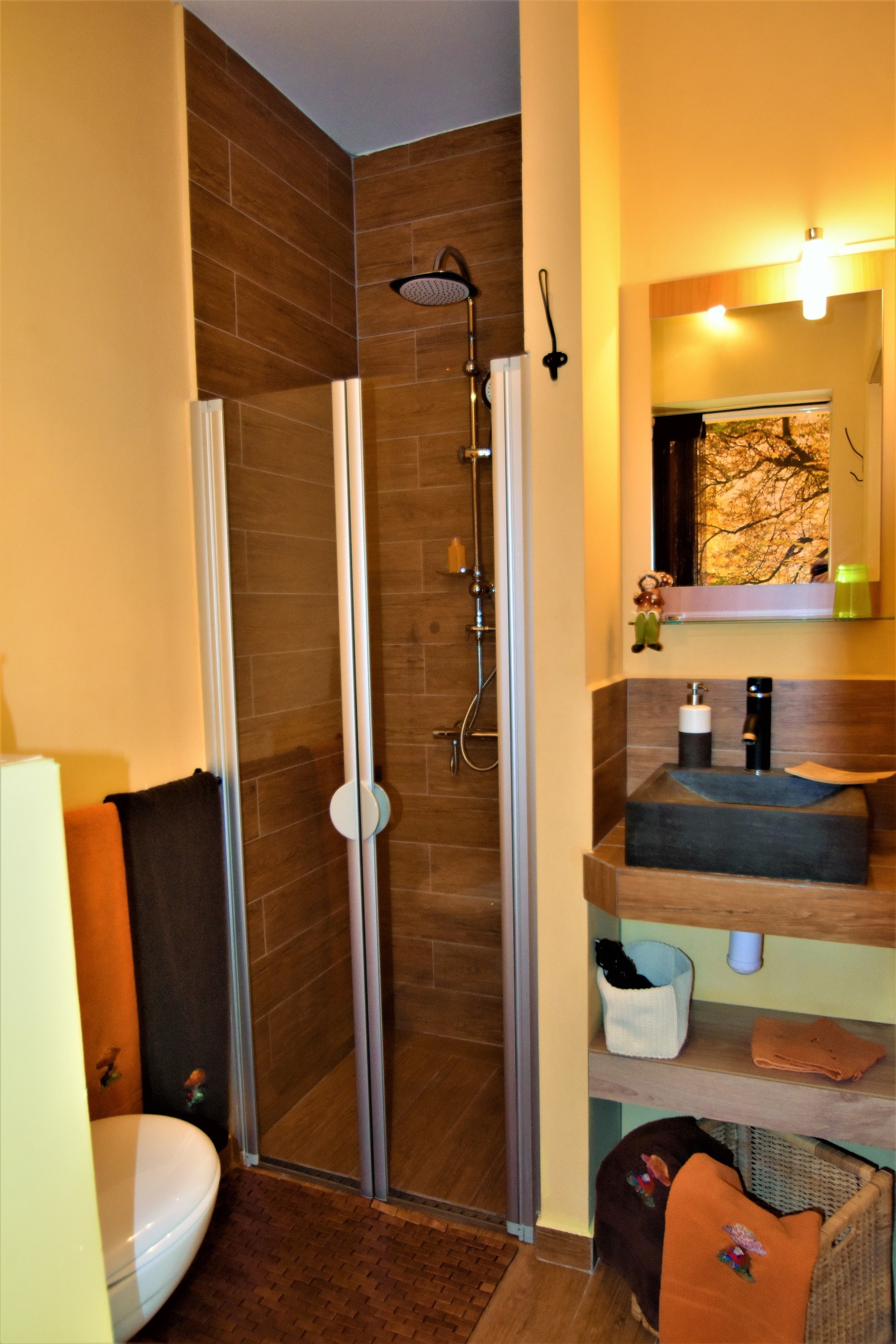 Suite Familiale, 2 chambres, non-fumeurs (Forêt) | Douche de la salle de bain