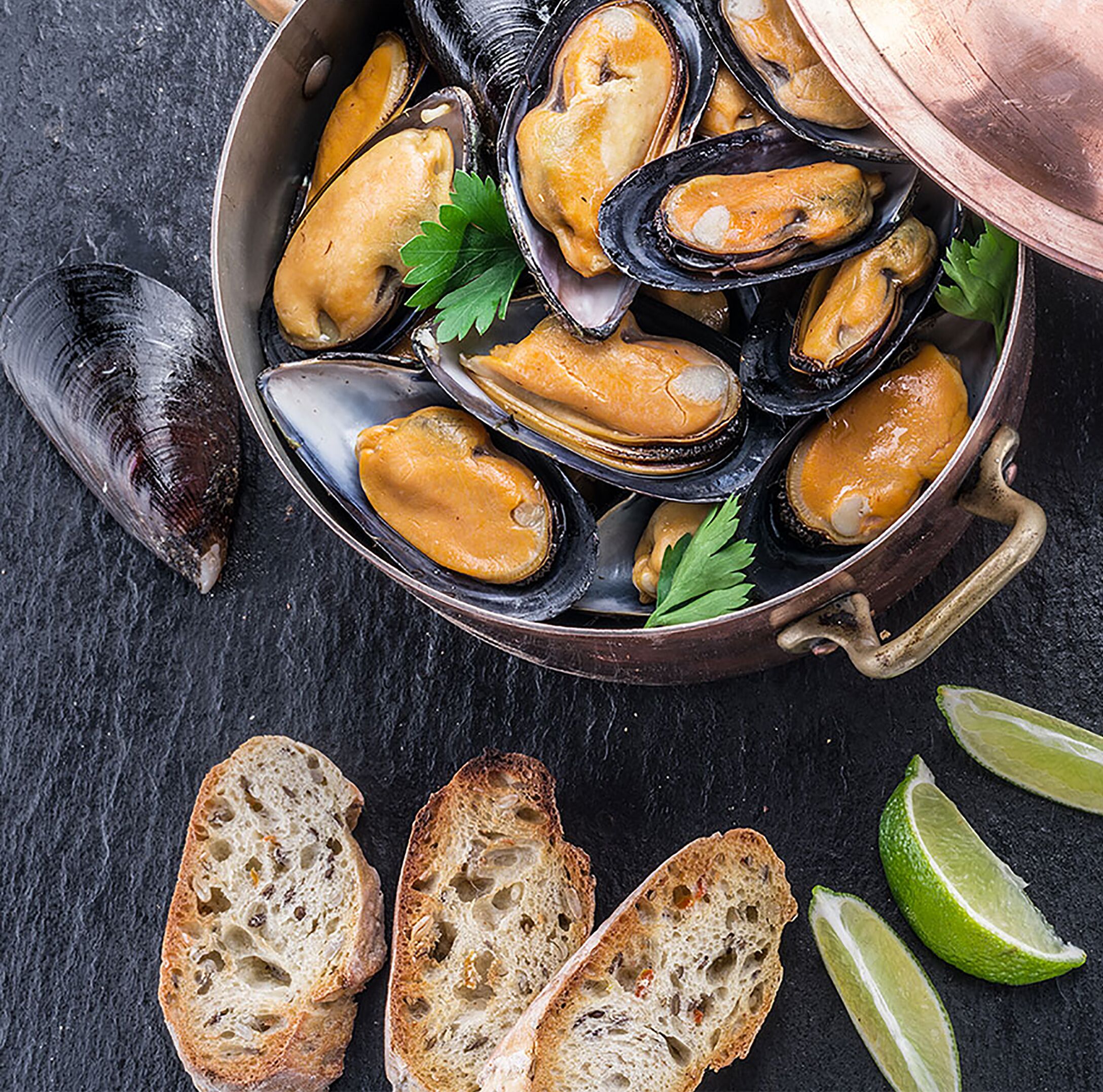 4 restaurants, lunch, dinner served; italian cuisine