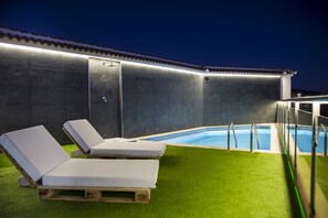 Outdoor pool, pool umbrellas, sun loungers - HR Mirador (Canillas de Albaida)