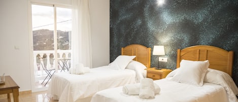 Habitació doble, balcó, vistes a la muntanya | Roba de llit d'alta qualitat, minibar i caixa forta a l'habitació