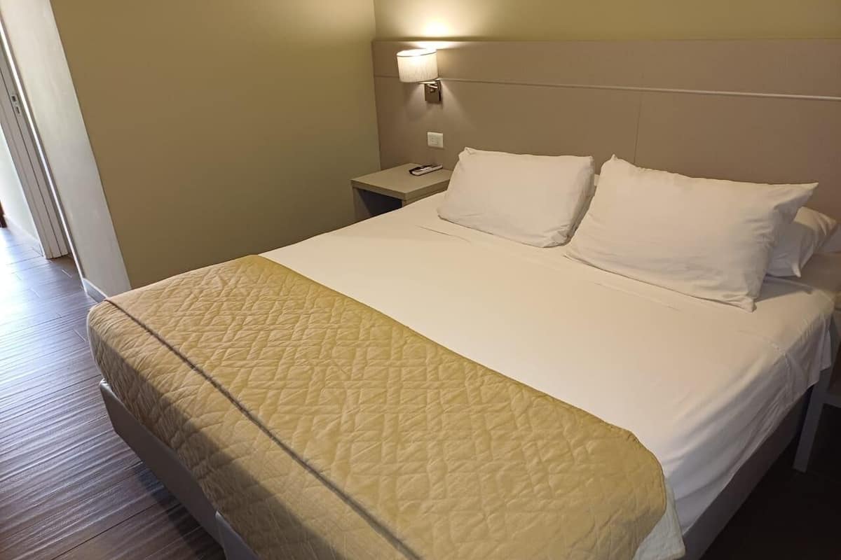 Seprai premium, minibar, dan didekorasi berbeda-beda
