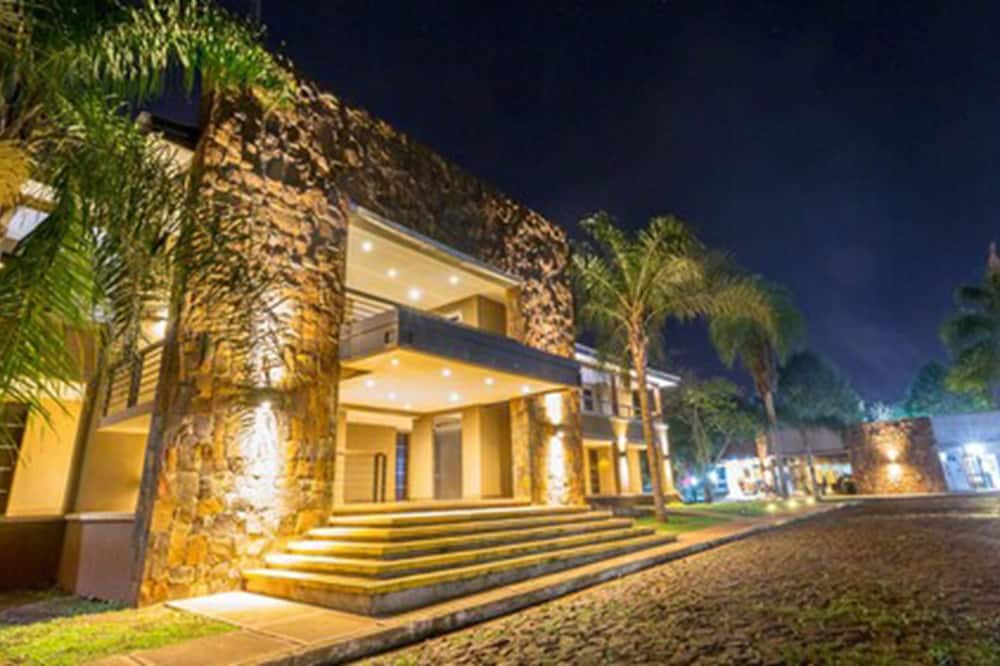 Pirayu Hotel & Resort