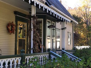 Property entrance - Dream House Country Inn (Bristol)