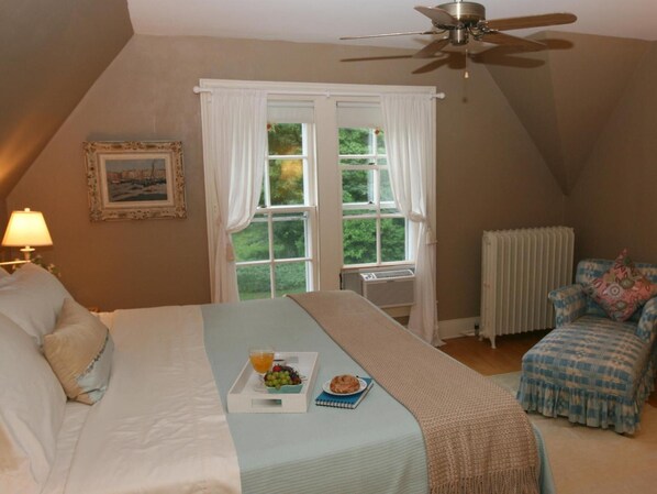 Individuell inredning, unika möbler och strykjärn/strykbräda