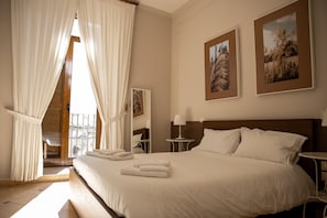 1 habitación, ropa de cama de alta calidad, minibar y escritorio 