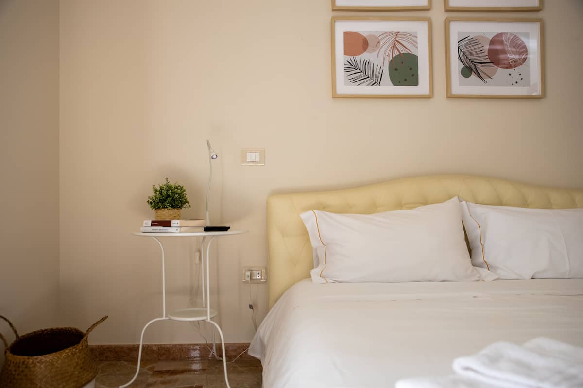 Appartement | 1 slaapkamer, luxe beddengoed, een minibar, een bureau