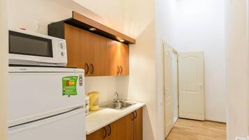 Réfrigérateur dans l'espace commun, micro-ondes dans l'espace commun