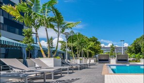 Outdoor pool - Bayshore Private Residence (Miami)
