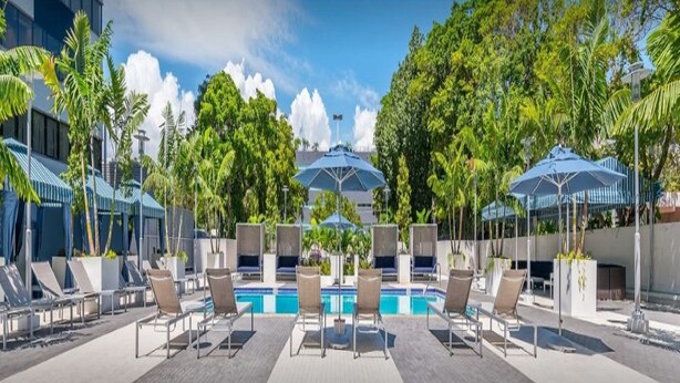 Outdoor pool - Bayshore Private Residence (Miami)