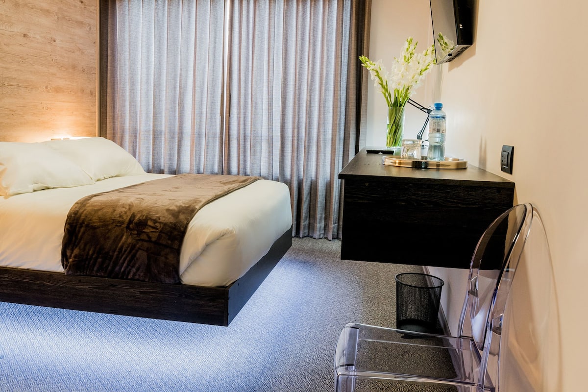 double room, 1 queen bed (street view) | premium bedding, pillow-top beds, in-room safe, desk