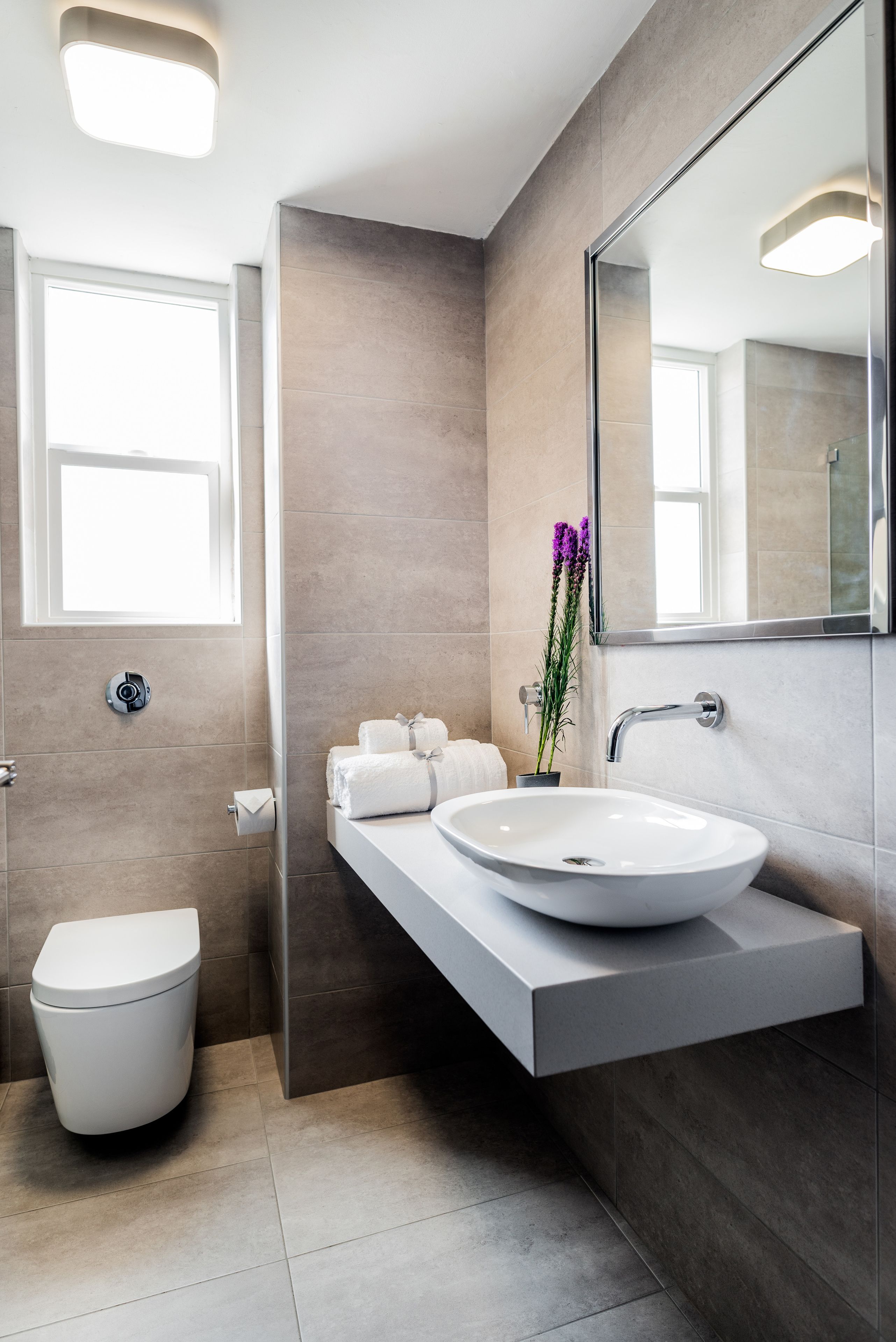 double room, 1 queen bed (street view) | bathroom | shower, rainfall showerhead, free toiletries, hair dryer