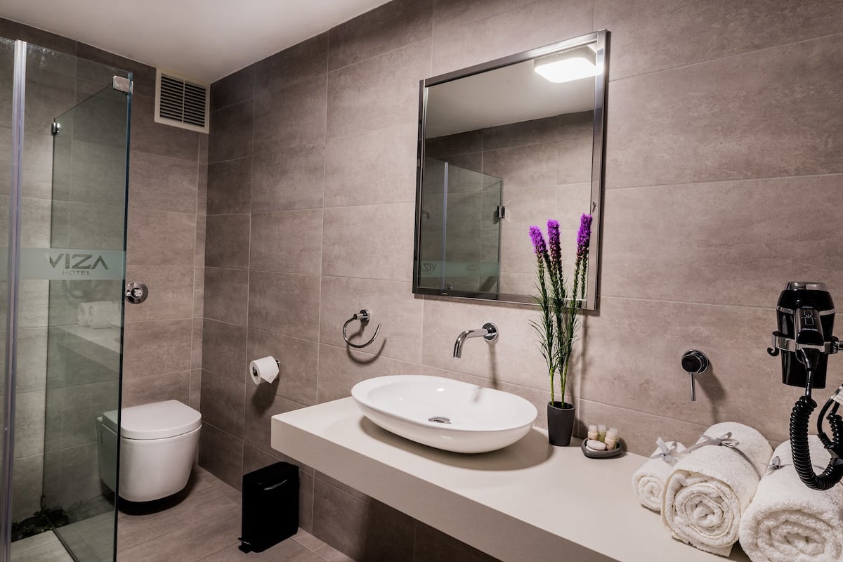 superior suite, 1 king bed (street view) | bathroom amenities | shower, rainfall showerhead, free toiletries, hair dryer