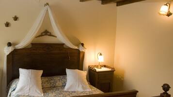 Superior Room | In-room safe, individually decorated, individually furnished, desk