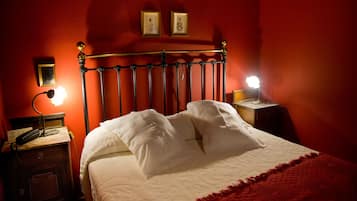 Double Room | In-room safe, individually decorated, individually furnished, desk