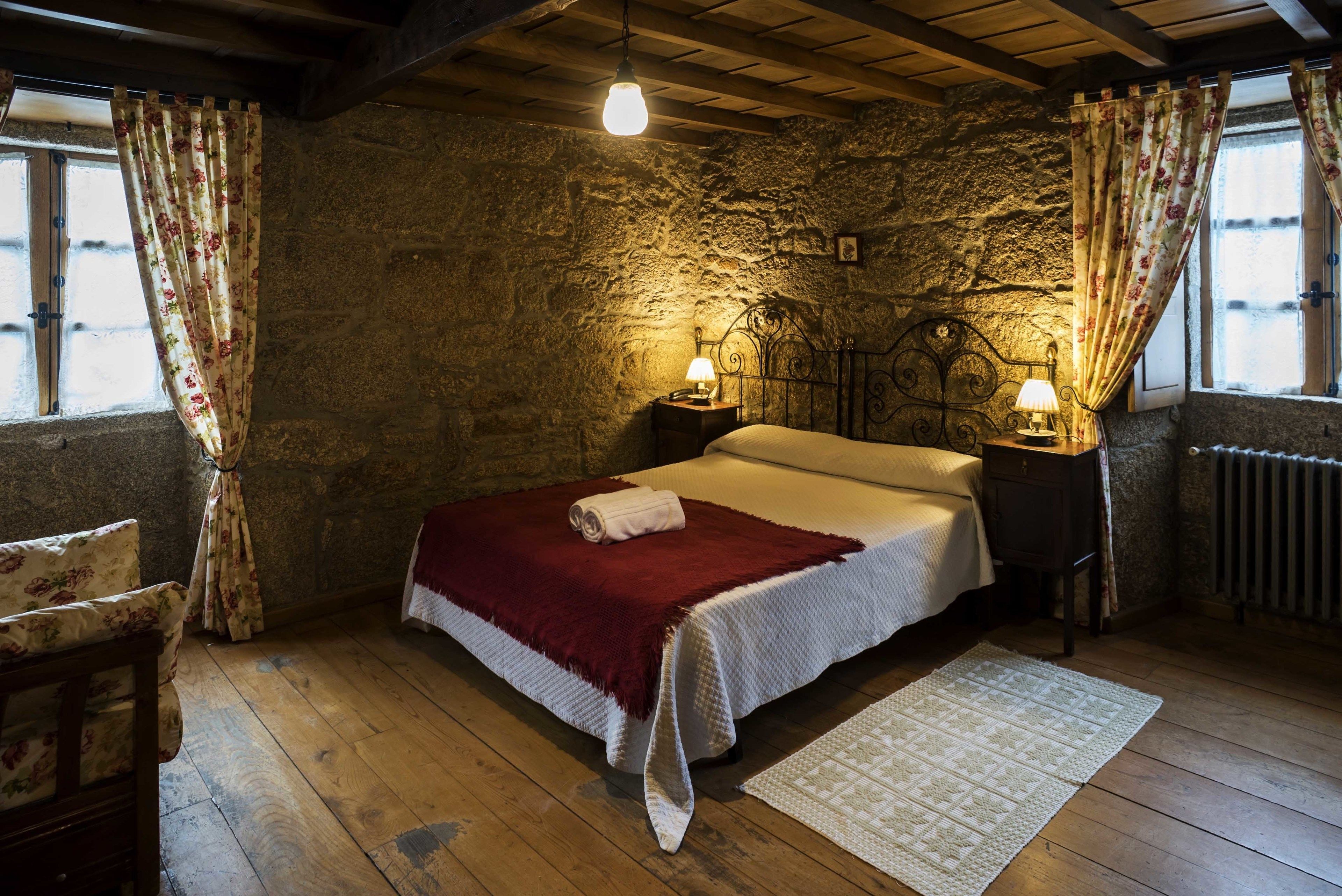 双人房 | 客房内保险箱、特色装修、特色家居、办公桌