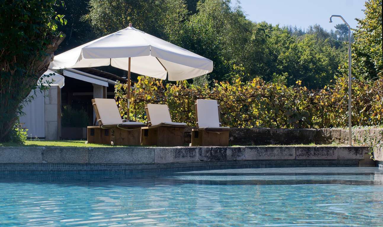 Outdoor pool, pool umbrellas, sun loungers