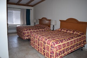 Desk, rollaway beds, WiFi, bed sheets - Butterfield Stage Motel (Deming)