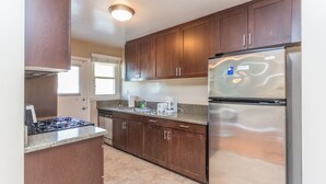 Apartment | Private kitchen | Fridge - Private Apt. Near LAX & Marina Del Rey (Los Angeles)