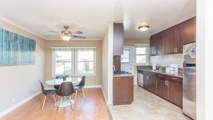 Apartment | In-room dining - Private Apt. Near LAX & Marina Del Rey (Los Angeles)
