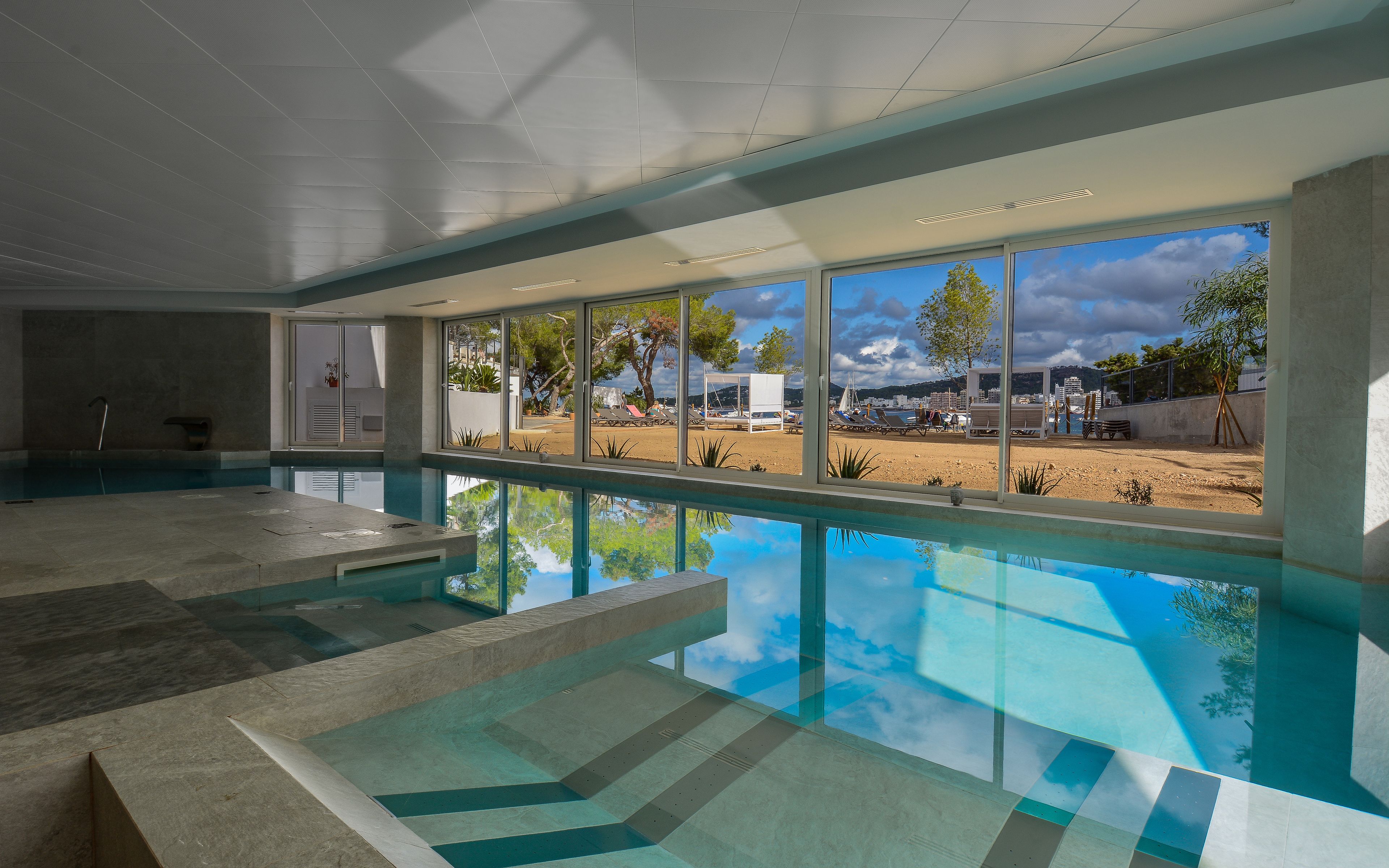 sauna, hot tub, body treatments, facials, massage/treatment rooms