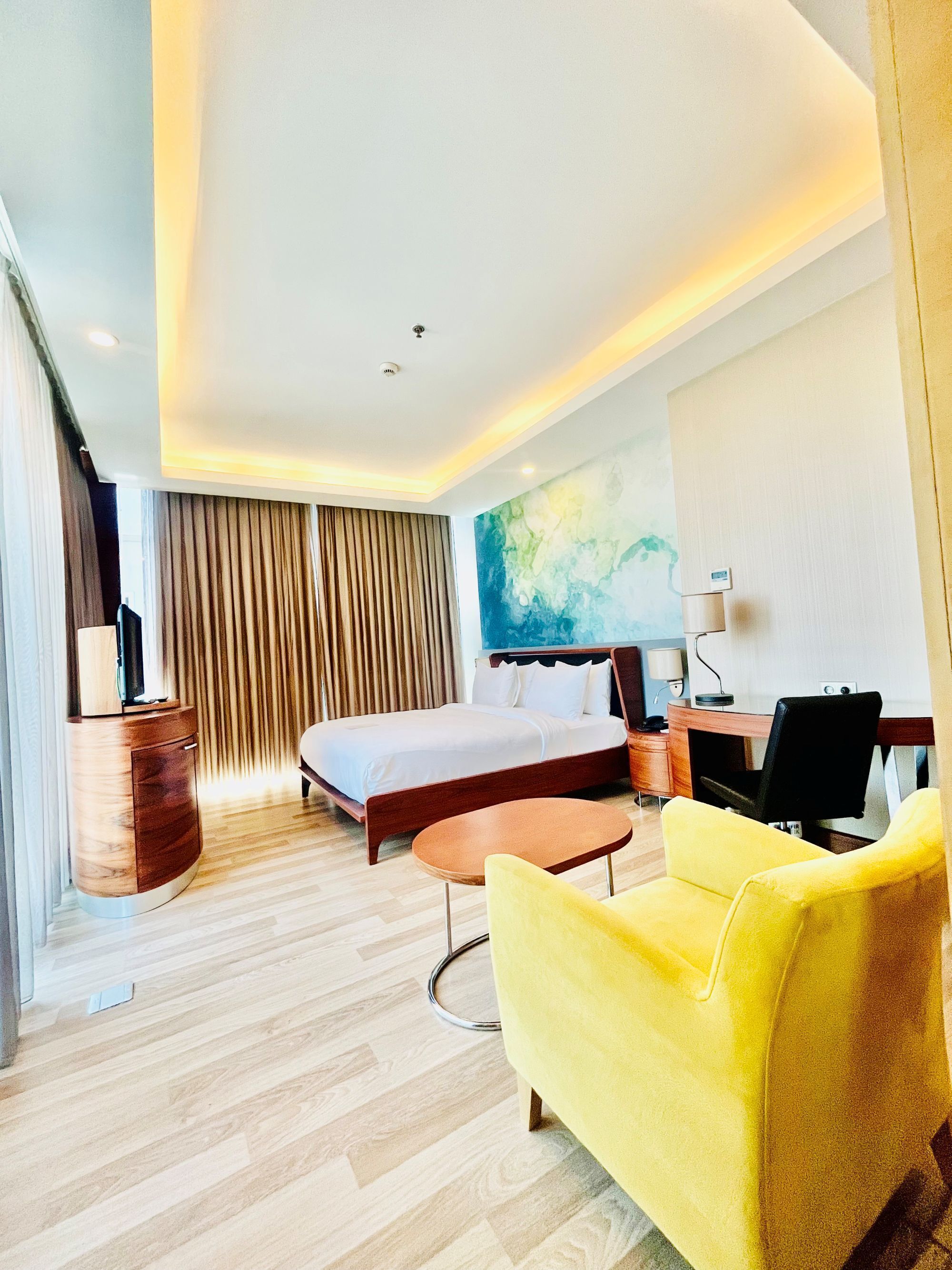 Suite – superior, 1 dobbeltseng | Minibar, safe på rommet, skrivebord og lydisolert