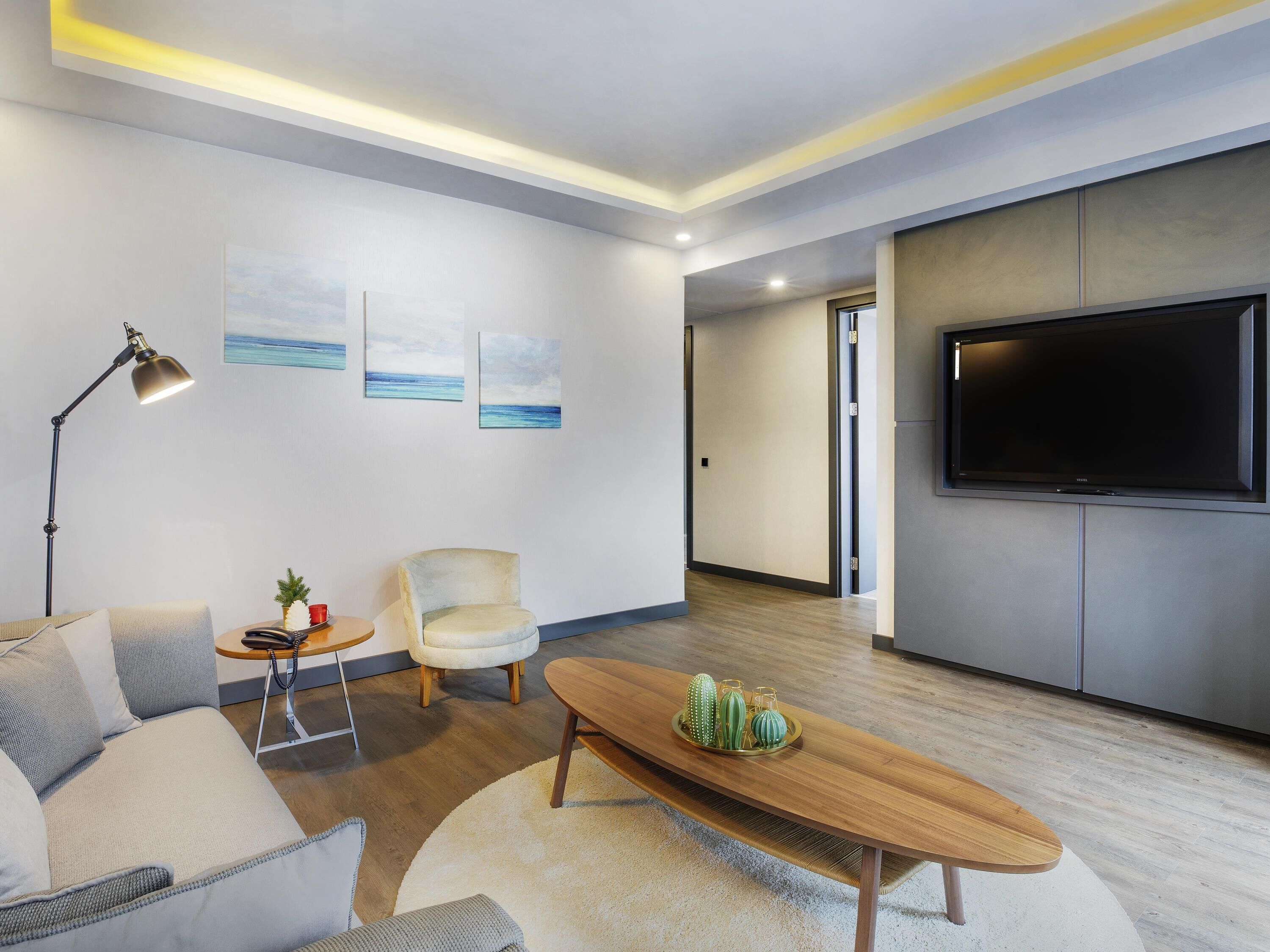 Suite, Terrace (King) | Minibar, in-room safe, desk, soundproofing