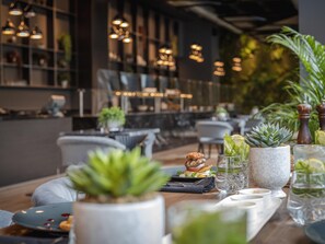 Spécialités Cuisine locale et internationale