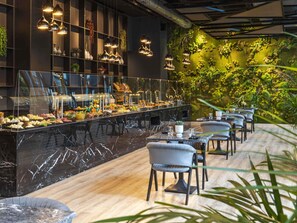 Daily buffet breakfast for a fee - Mercure Istanbul Umraniye (Istanbul)