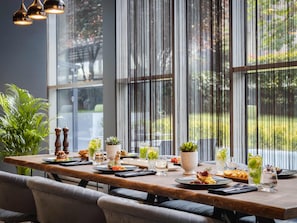 Breakfast, lunch, dinner served; local and international cuisine