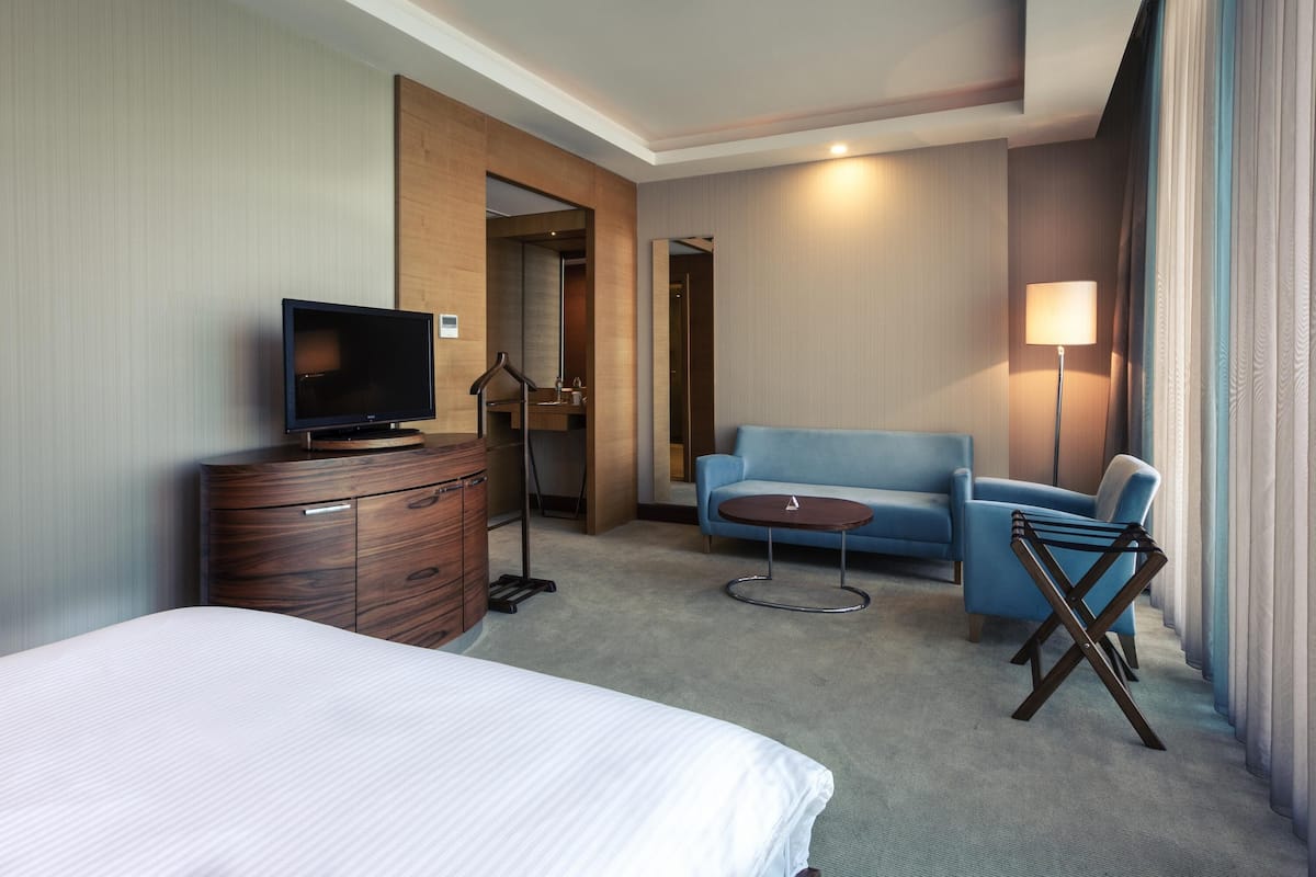 Minibar, in-room safe, desk, soundproofing