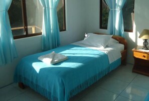 Premium bedding, minibar, free WiFi, bed sheets - Cartago Bay (Puerto Villamil)