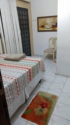 Desk, free WiFi, bed sheets - Pousada Santa Lolla (São Carlos)