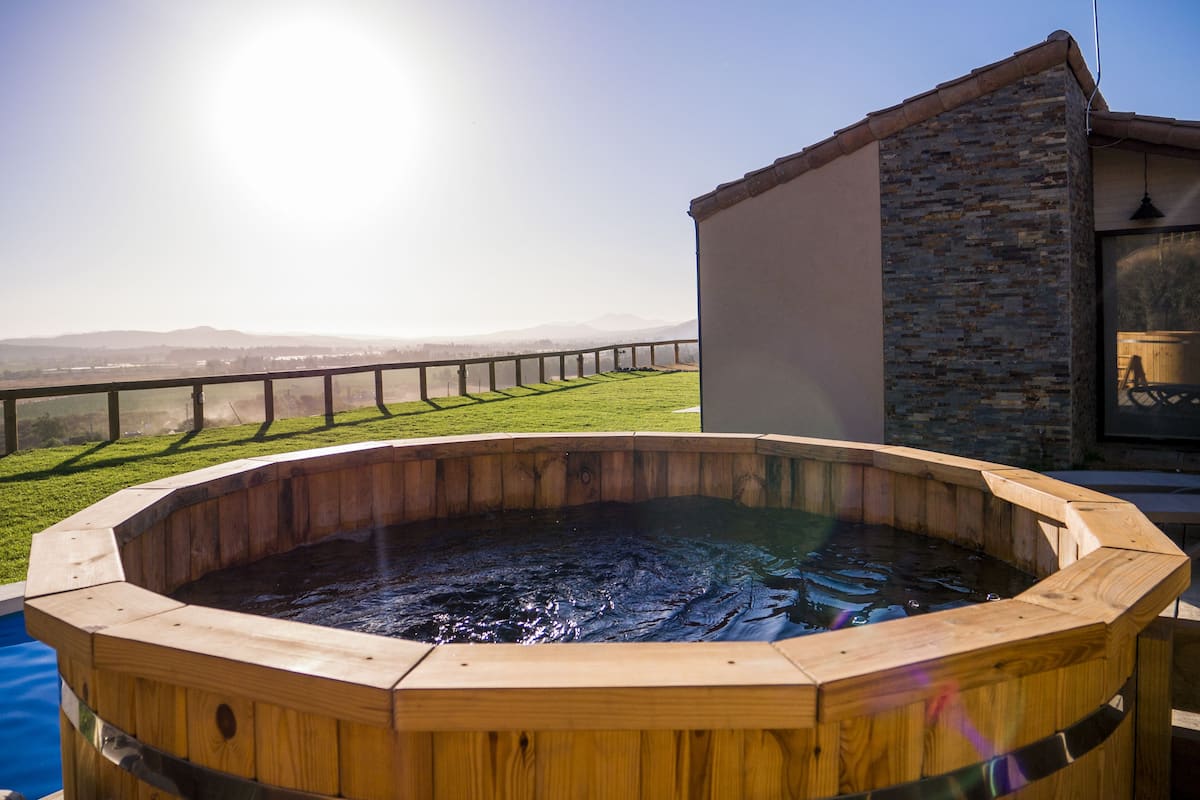Standard House, 2 Bedrooms, 2 Bathrooms | Jetted tub