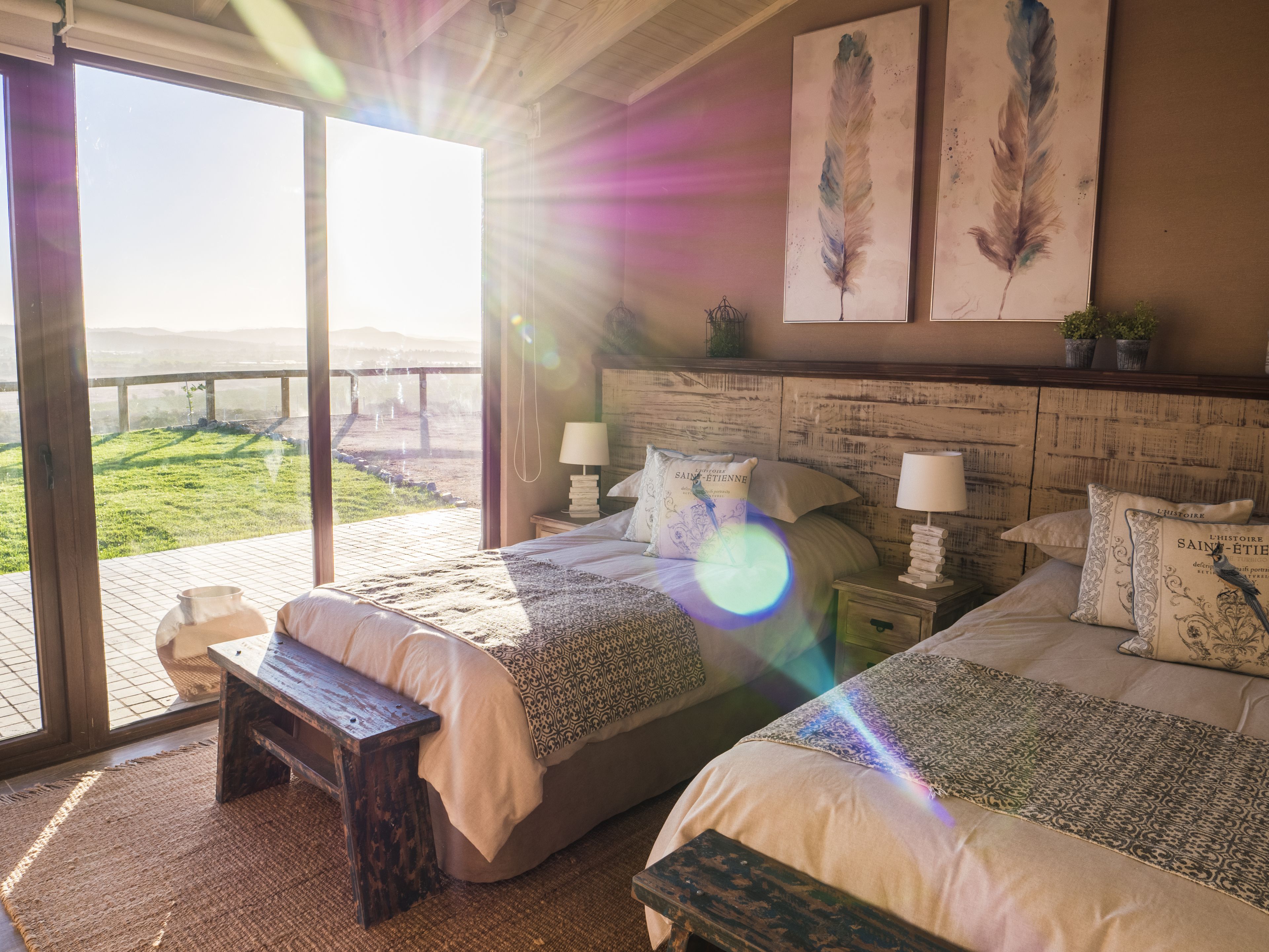 บ้านพักสแตนดาร์ด, 2 ห้องนอน, 2 ห้องน้ำ | 2 ห้องนอน, เครื่องนอนระดับพรีเมียม, ห้องพักตกแต่งอย่างมีเอกลักษณ์